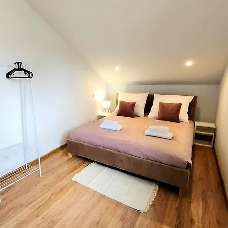 Apartmán Cozy Country 7persons Close To Airport