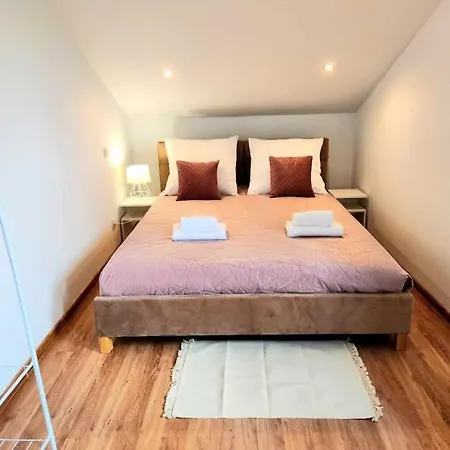 Apartmán Cozy Country 7persons Close To Airport