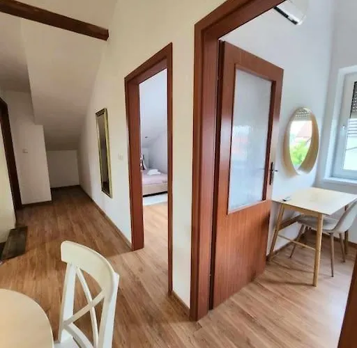 Apartmán Cozy Country 6persons Close To Airport